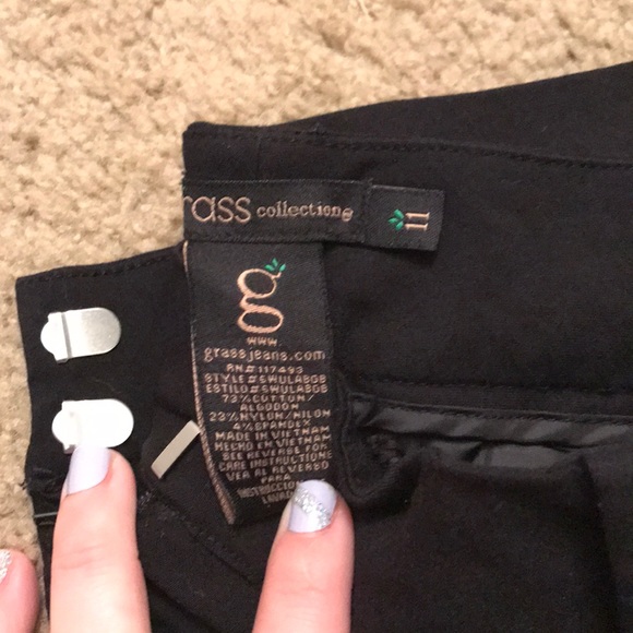 Black shorts stretchy size 11 - Picture 6 of 6